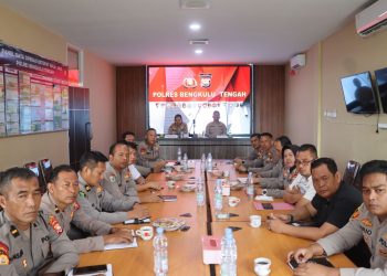 Polres Bengkulu Tengah mengikuti giat zoom meeting Anev mingguan GKTM yang dipimpin oleh Kapolda Bengkulu