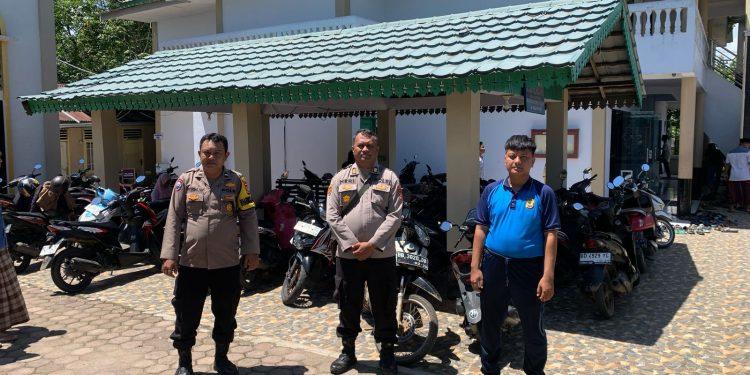 Ciptakan Kenyamanan Saat Ibadah, Polres Bengkulu Tengah Lakukan Pengamanan Sholat Jumat