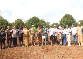 Kapolres Bengkulu Tengah Hadiri Kegiatan Pencanangan Pengembangan Kawasan Kebun Tanaman Buah dan Tanaman Obat Provinsi Bengkulu