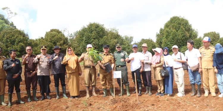 Kapolres Bengkulu Tengah Hadiri Kegiatan Pencanangan Pengembangan Kawasan Kebun Tanaman Buah dan Tanaman Obat Provinsi Bengkulu
