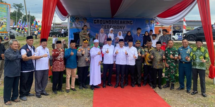 Kapolres Bengkulu Tengah Hadiri Groundbreaking Masjid Agung, Tunjukkan Dukungan terhadap Program Keagamaan Daerah