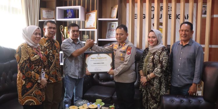 Polres Bengkulu Tengah Terima Penghargaan dari KPU atas Dukungan Pengamanan Pilkada 2024