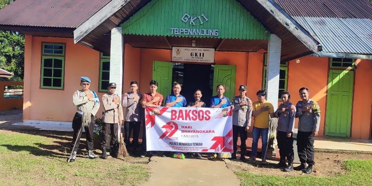 Dalam Rangka HUT Bhayangkara ke-79, Polsek Taba Penanjung Laksanakan Bakti Sosial  Religi di Gereja GKII