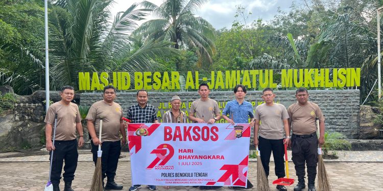 Polsek Talang Empat Polres Bengkulu Tengah  Gelar Baksos Religi di Masjid Al-Jamiatul Muchlisin Sambut Hari Bhayangkara ke-79