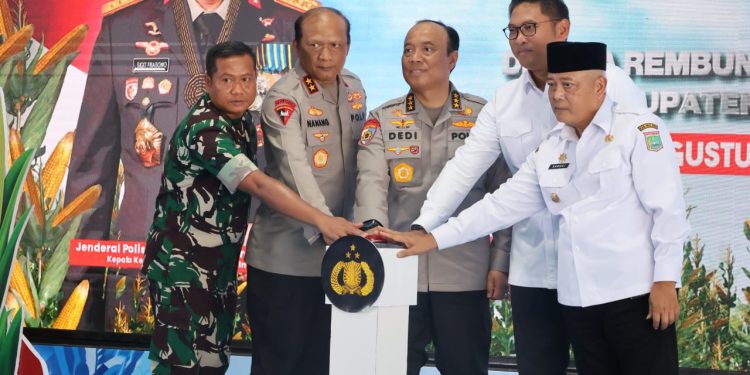 POLRI RESMIKAN 8 SPPG OPERASIONAL DAN GROUNDBREAKING 205 UNIT SERENTAK SELURUH INDONESIA UNTUK AKSELERASI PROGRAM MAKANAN BERGIZI GRATIS