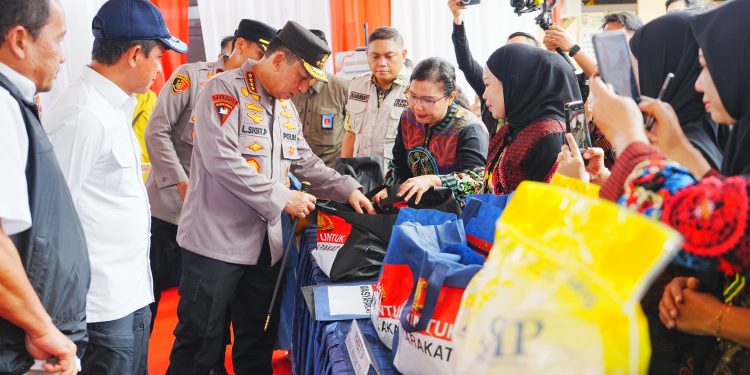 Kapolri Tinjau GPM di Kalbar, 310,25 ton beras SPHP telah Polri distribusikan