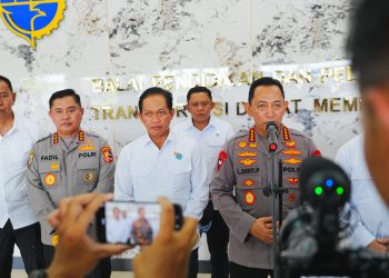 Tinjau Penanganan Karhutla Kalbar, Kapolri Ungkap Titik Api Terus Menurun