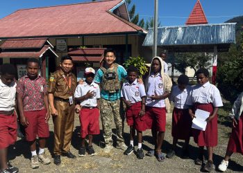 Kebersamaan Satgas Operasi Damai Cartenz dengan Anak-Anak di SD Negeri Mulia, Puncak Jaya*