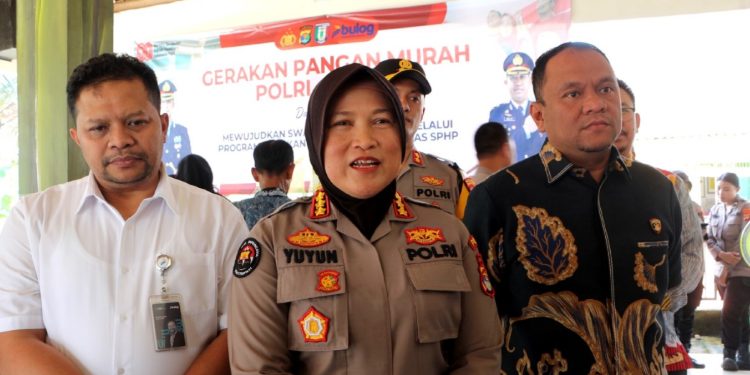 Polri dan Bulog Gelar GPM di Pringsewu, 2 Ton Beras Premium Ludes Diserbu Warga