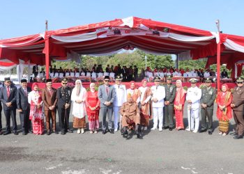 Hadiri Upacara HUT ke-80 RI, Kapolres Bengkulu Tengah Terima Penghargaan