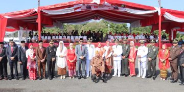 Hadiri Upacara HUT ke-80 RI, Kapolres Bengkulu Tengah Terima Penghargaan