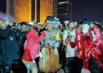 Kapolri Sapa Warga Pengunjung Karnaval HUT ke-80 RI di Bundaran HI