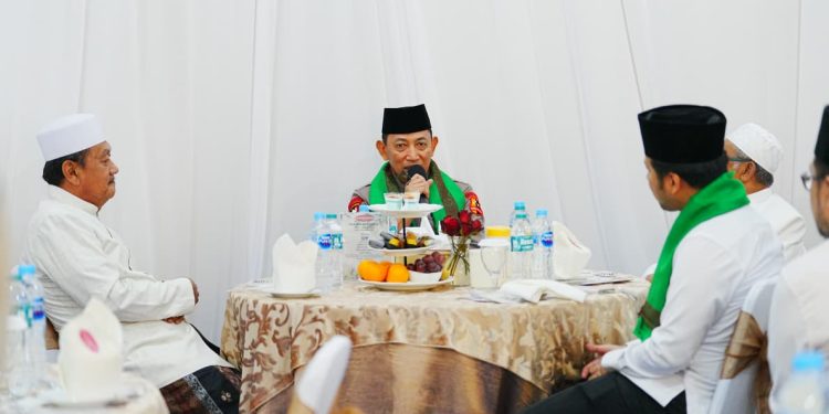 Kapolri Temui Gus Ubed di Ponpes Langitan Jatim, Jaga Silaturahmi dengan Ulama