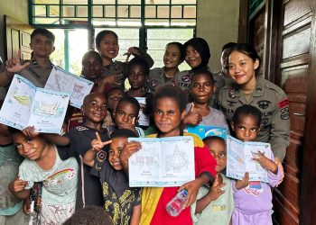 *Polri Tanamkan Semangat Belajar kepada Anak-Anak di Kampung Yunad Melalui Pendekatan Humanis*