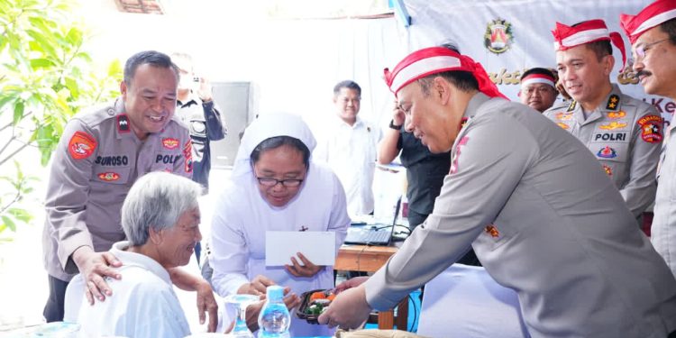SIARAN PERS POLRI*  *SIARAN PERS POLRI WAKAPOLRI BERI PERHATIAN KHUSUS KEPADA BIARAWATI DAN LANSIA DI BAKTI SOSIAL POLSEK GENUK*