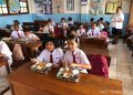 SPPG Polda Papua Salurkan 1.499 Porsi Makanan Bergizi ke Sekolah di Jayapura