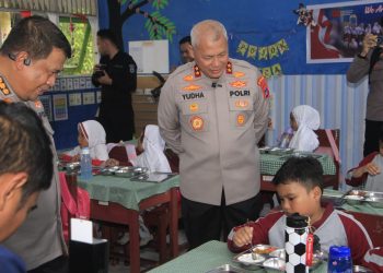 *Polda Kalsel Grand Opening SPPG, Bagikan Makan Bergizi Gratis untuk 1.700 Anak*