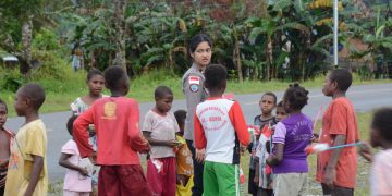 *Satgas Ops Damai Cartenz Gelar Aksi Humanis Bersama Anak-Anak Pomako