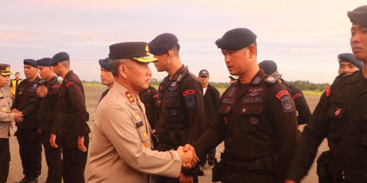 *Kapolda Bengkulu Pimpin Upacara Pemberangkatan Satbrimobda Polda Bengkulu BKO Polda Metro Jaya*