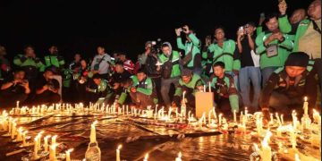 Ojol di Jatim Bersama Polri dan TNI Doa Bersama untuk Affan, Komitmen Kondusif