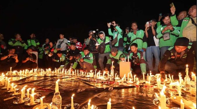 Ojol di Jatim Bersama Polri dan TNI Doa Bersama untuk Affan, Komitmen Kondusif