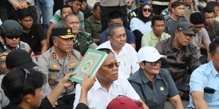 Duduk Bersama Massa, Kapolda Pastikan Unjuk Rasa di DPRD Bengkulu Kondusif