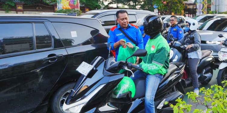 Buruh KSPSI dan Polri Adakan Bakti Sosial, Ratusan Paket Sembako Dibagikan kepada Warga*