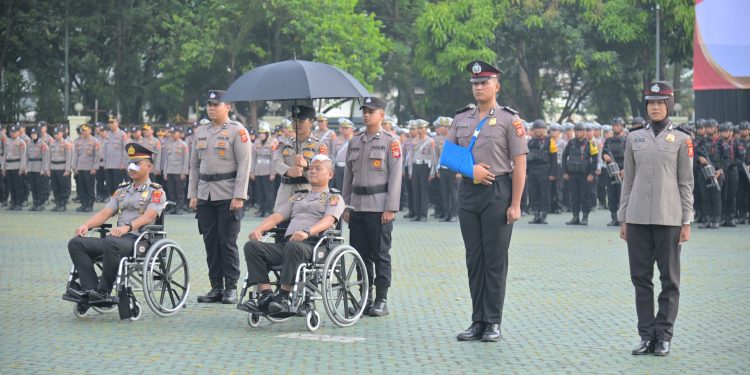 Empat Polisi Polda Jabar Naik Pangkat Luar Biasa atas Dedikasi dan Pengorbanannya