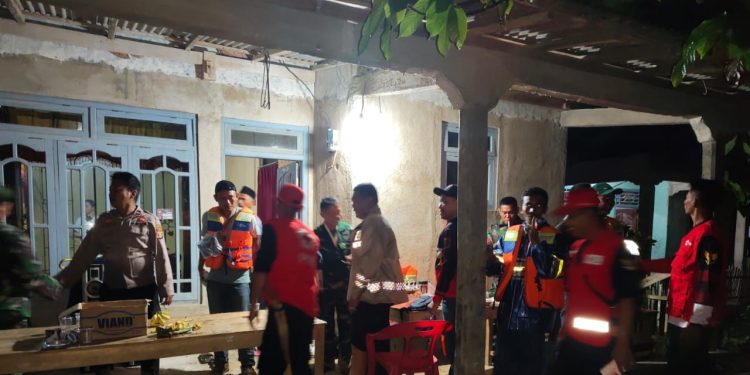 Banjir Bandang dan Longsor Terjang Lampung Barat, Polisi Evakuasi Warga Hingga Tengah Malam