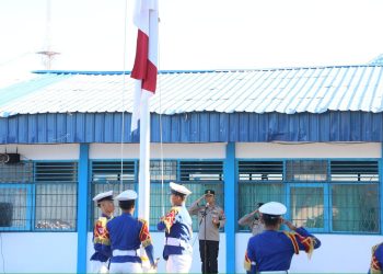 Kapolda Bengkulu Bersama PJU Ajak Pelajar Jadi Generasi Berkarakter dalam Upacara Bendera Serentak