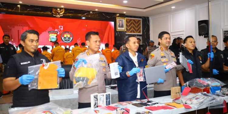 Polda Sulsel Gelar Press Release Kasus Tindak Pidana dalam Aksi Unras di Wilayah Hukum Polda Sulsel, Tetapkan 53 Tersangka*