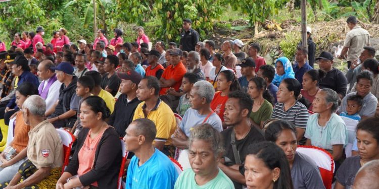 Polri Distribusikan Bantuan Kemanusiaan untuk Korban Bencana di Mauponggo, NTT