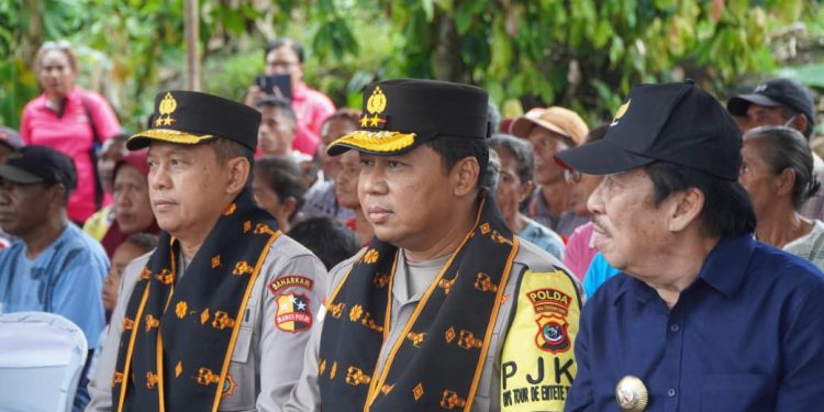 Kapolda NTT Kerahkan Personel Tambahan dan Anjing Pelacak untuk Bantu Pencarian Korban Bencana di Mauponggo
