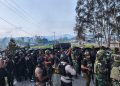 *Brimob Polda Papua Bersama Aparat Keamanan Setempat Berhasil Evakuasi Enam Personel TNI AD Satgas Maleo Kopassus di Yalimo, Tiga Luka Berat