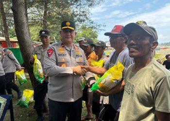 Jumat Curhat di Pantai Zakat, Wakapolda Bengkulu Dengar Keluhan Nelayan, Gelar Baksos dan Bakti Kesehatan.