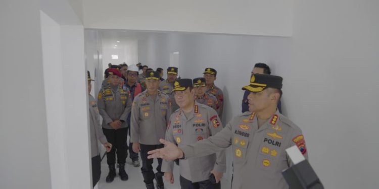 *Libatkan Warga Sekitar, Wakapolri Sebut SPPG Polri di Gedawang Sebagai Bukti Kepedulian Polri Pada Masyarakat
