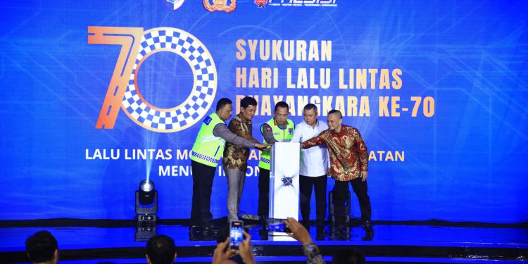 Hadiri Syukuran HUT Lalu Lintas ke-70, Kapolri Luncurkan Digital Korlantas dan Sematkan Pin Emas