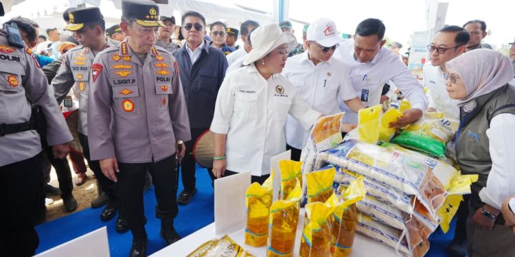 *Gerakan Pangan Murah Polri Salurkan 1.386 Ton Beras SPHP di Tengah Panen Raya Kuartal III*