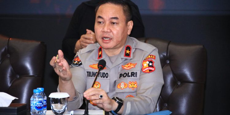 Polda Jatim Kembalikan Buku : Tidak Terkait Tindak Pidana