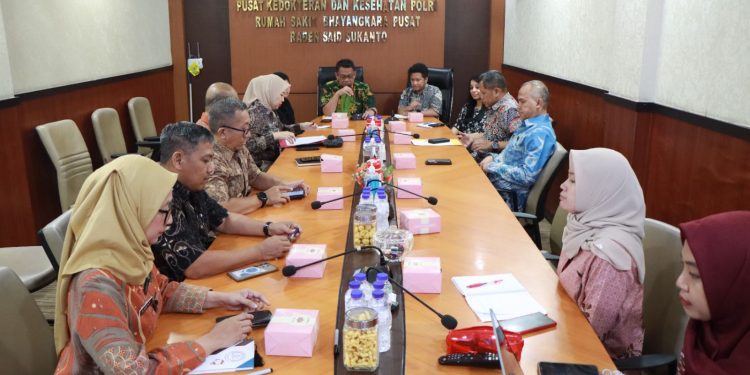 RS BHAYANGKARA TK. I PUSDOKKES POLRI TERIMA KUNJUNGAN KEDUTAAN BESAR INGGRIS DI JAKARTA*