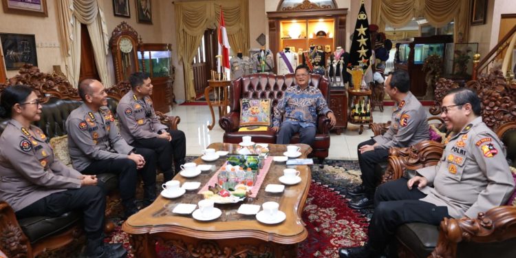 Jajaran Divhumas Polri Laksanakan Anjangsana ke Jend. Pol (Purn) Da’i Bachtiar