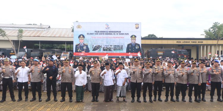 Peringati Hari Santri, Polda Bengkulu dan Para Santri Gelar Long March serta Ziarah Makam Pahlawan Sentot Alibasyah