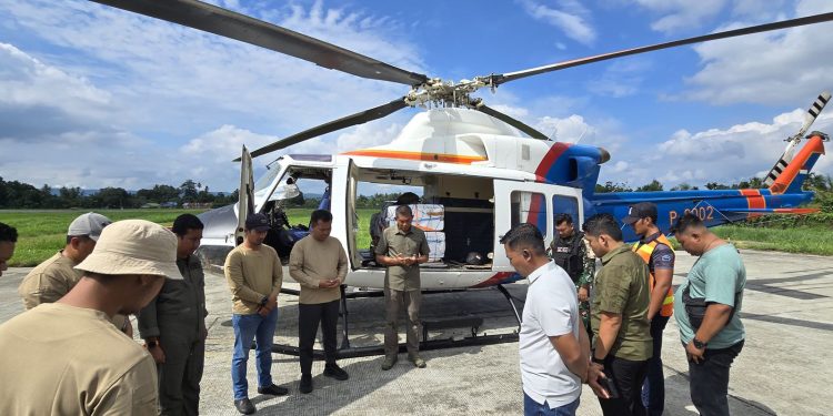 *Satgas Ops Damai Cartenz Distribusikan Logistik ke Pos Kiwirok Lewat Airdrop*