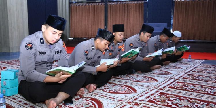 Jumat Berkah, Divisi Humas Polri Gelar Khataman dan Doa Bersama