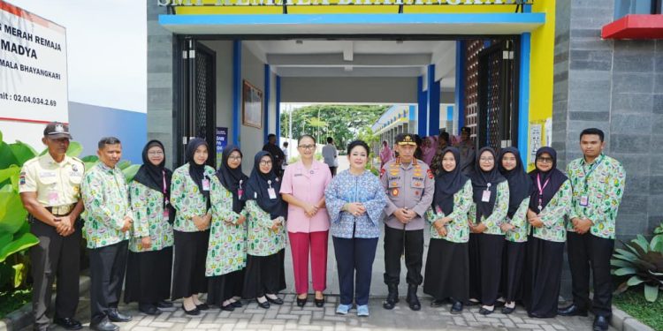 Kapolri Singgung Wujudkan Generasi Emas Usai Tinjau SMP Kemala Bhayangkari Karanganyar