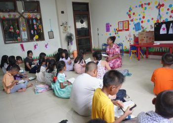 Sentuhan Kasih Satgas Humas Damai Cartenz untuk Anak Sekolah Minggu GKI Alfa Omega Kotaraja