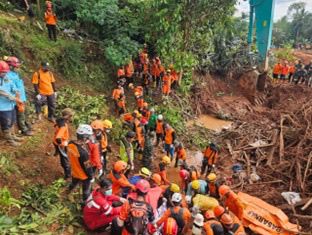 *Perkembangan Operasi SAR, Pelayanan Kesehatan, dan Trauma Healing Longsor Cibeunying*