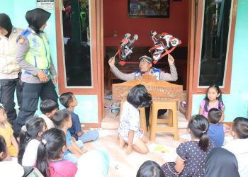 Polri Laksanakan Baksos, Layanan Kesehatan, dan Trauma Healing di Lokasi Bencana Tanah Bergerak Desa Maribaya*