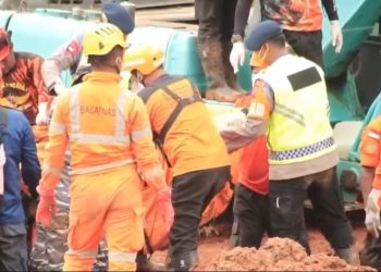 Satbrimob Polda Jateng Temukan Dua Korban Meninggal Dunia dalam Operasi SAR Longsor Majenang