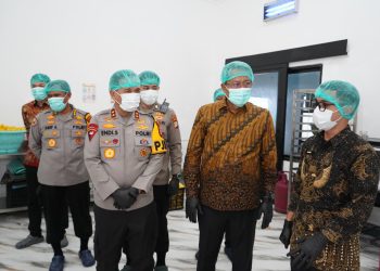 *Tinjau Dapur SPPG Polda Sulteng, Menteri Hukum Puji Standar Kualitas Layak Jadi Contoh